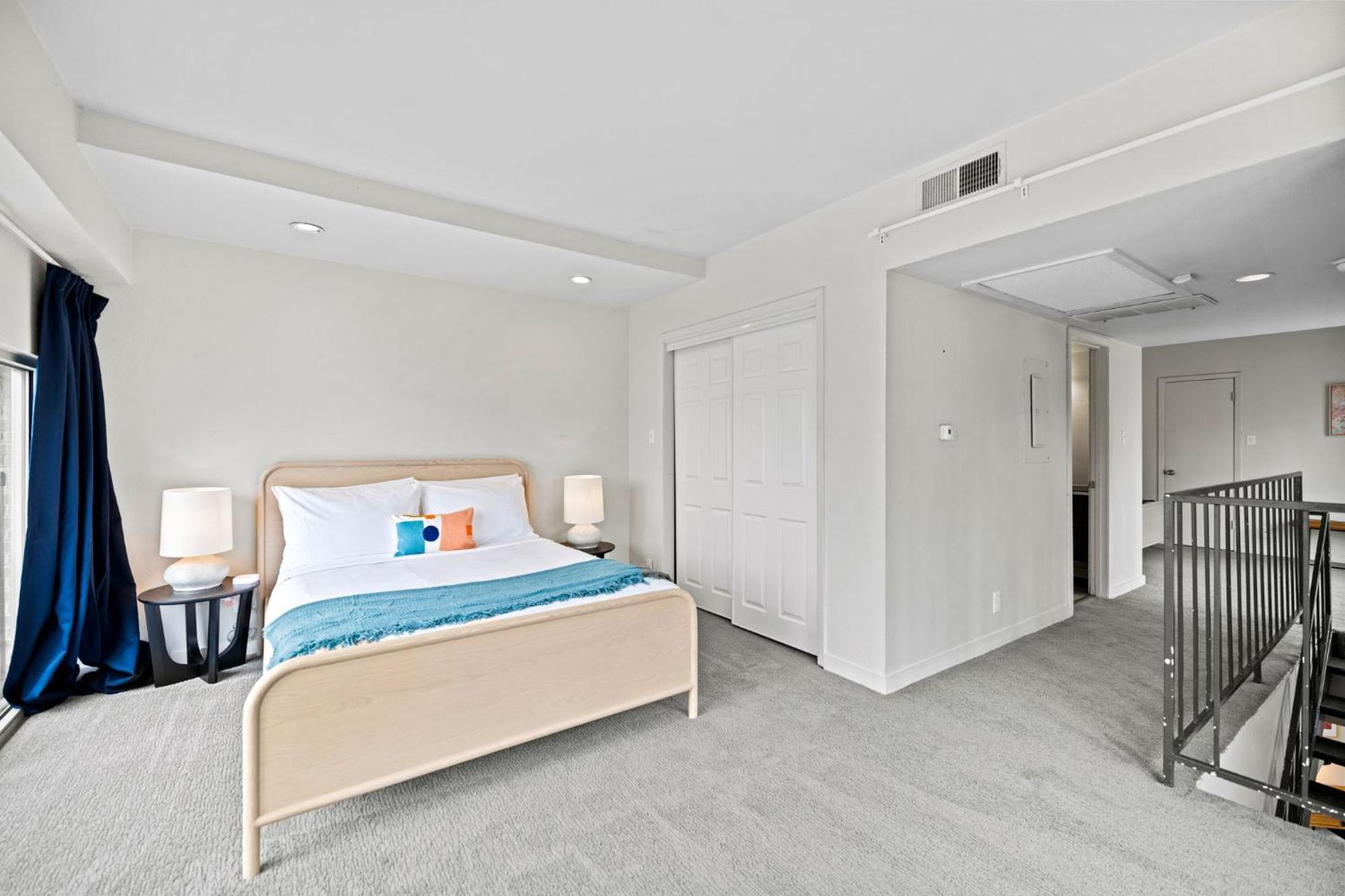 Littlefield Lofts, Hosted By Placemakr - 6Th St Остин Стая снимка