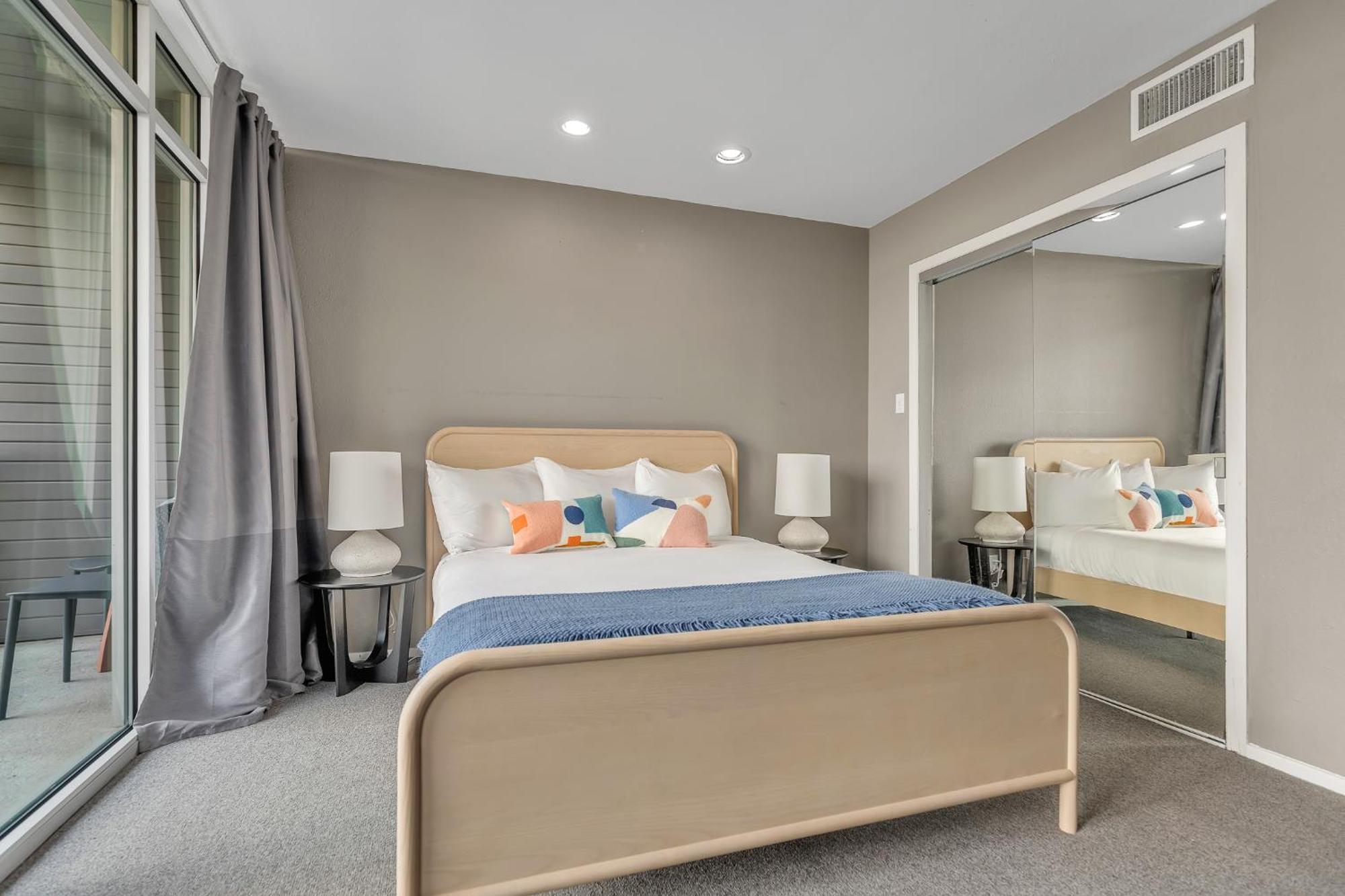 Littlefield Lofts, Hosted By Placemakr - 6Th St Остин Екстериор снимка